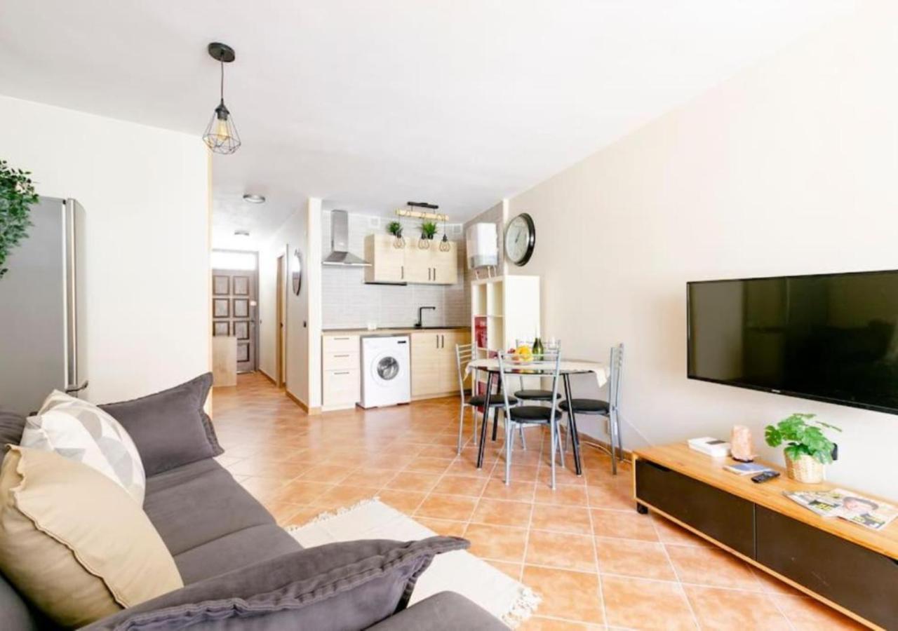 Cosy Apartment In Los Cristianos 5Min To The Ocean Bagian luar foto